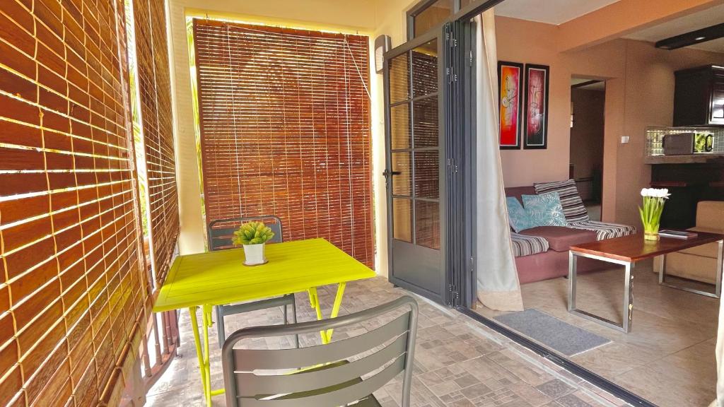 Ebony Apartment & Studio - 17