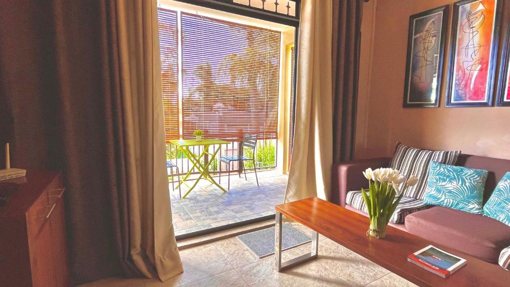 Ebony Apartment & Studio - 16