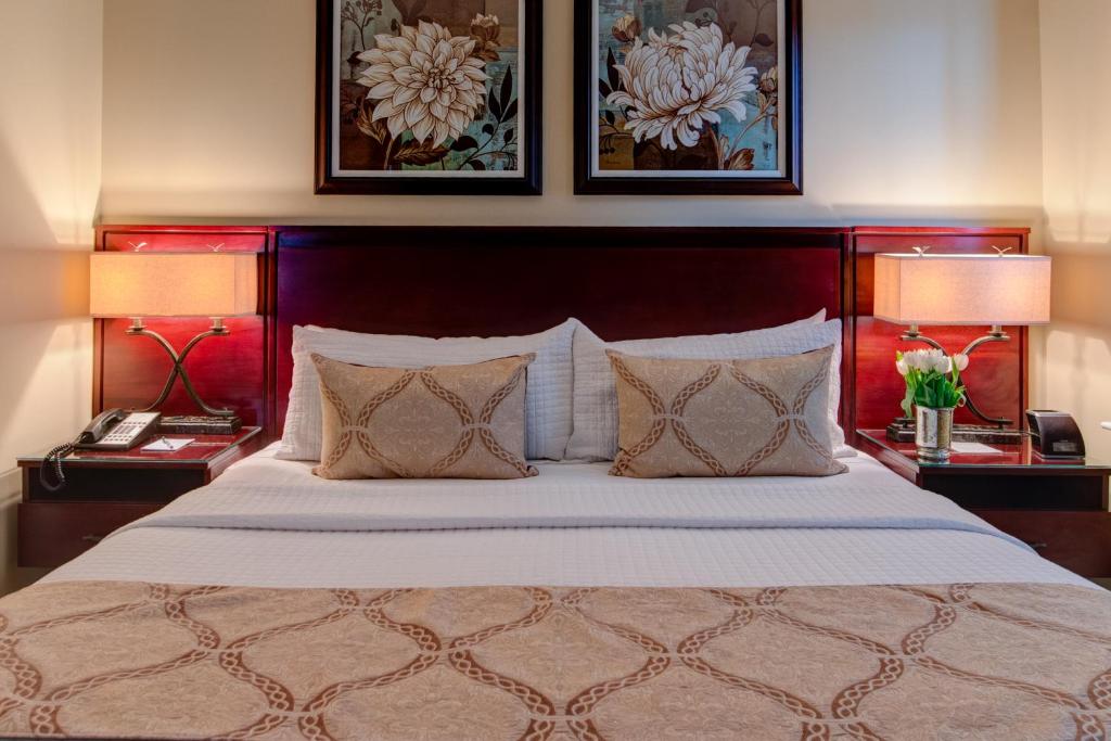 Nassau Inn - 