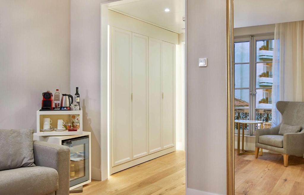 NH Collection Marseille - Resim 8