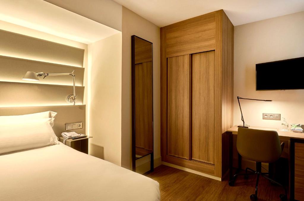 NH Sants Barcelona - Resim 12