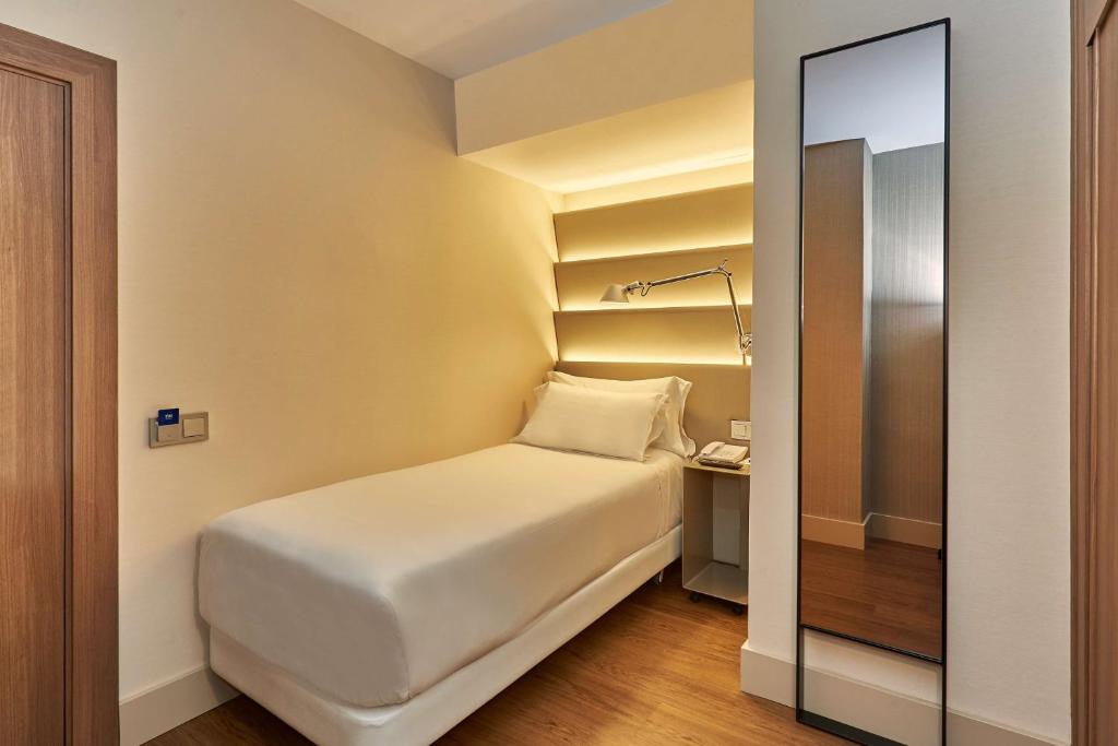 NH Sants Barcelona - Resim 16