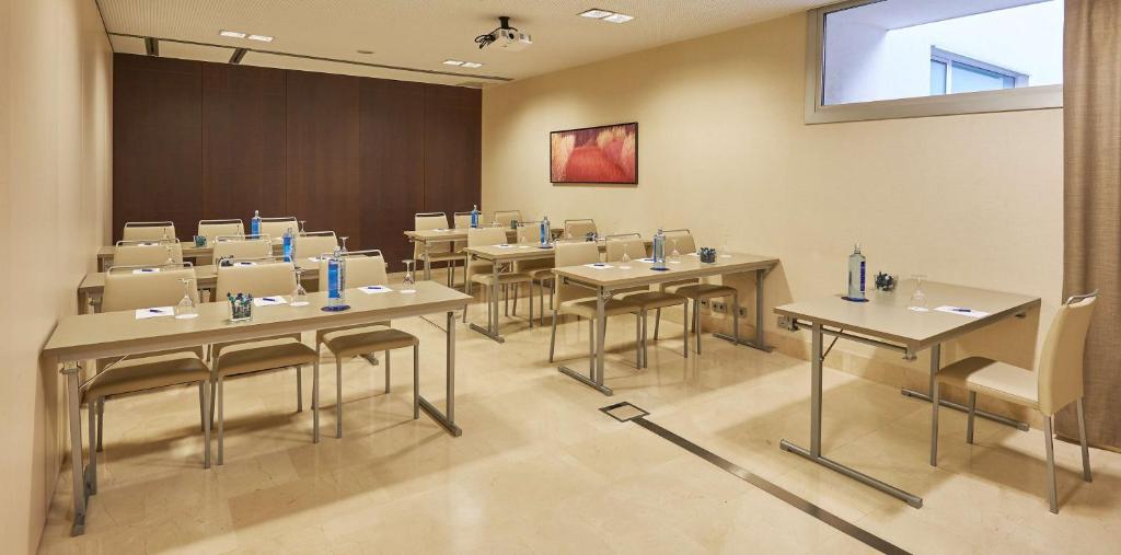 NH Sants Barcelona - Resim 37