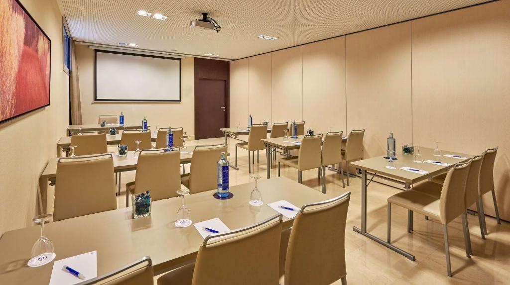 NH Sants Barcelona - Resim 39