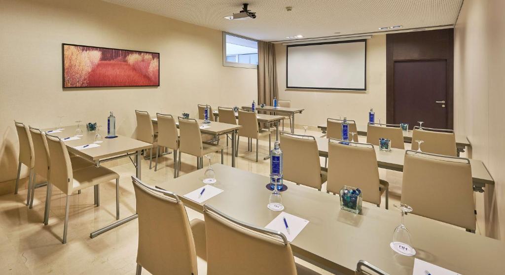 NH Sants Barcelona - Resim 38