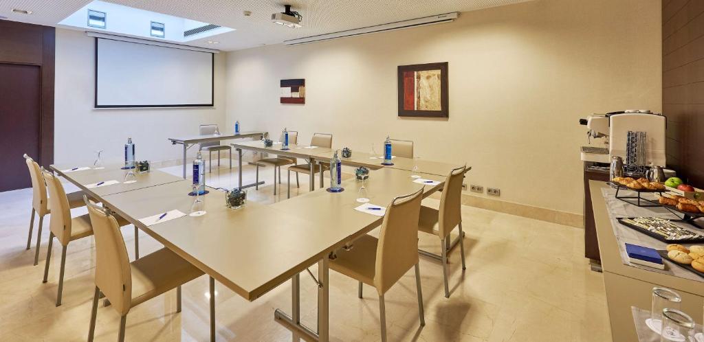 NH Sants Barcelona - Resim 40