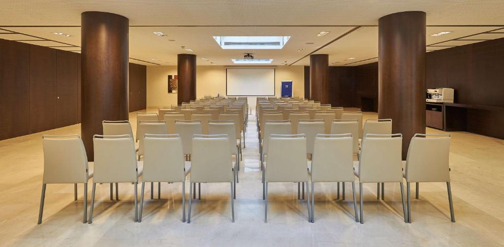 NH Sants Barcelona - Resim 42