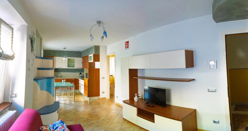 a living room with a couch and a tv at Appartamento Nonna Rosa in Tirano