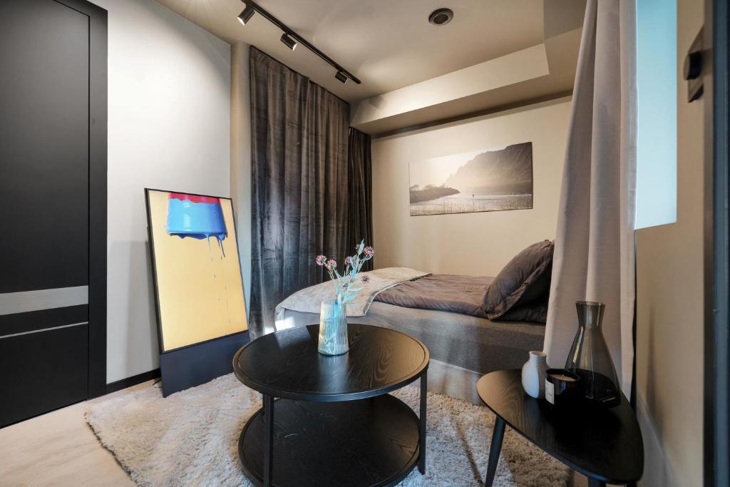 Khu vực ghế ngồi tại Signature Compact Studio by Arctic Seasons