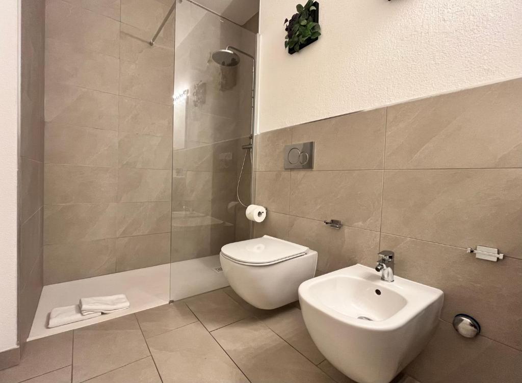 Bilocale con terrazzi Via Antonio Riva 3 by LR - Resim 11