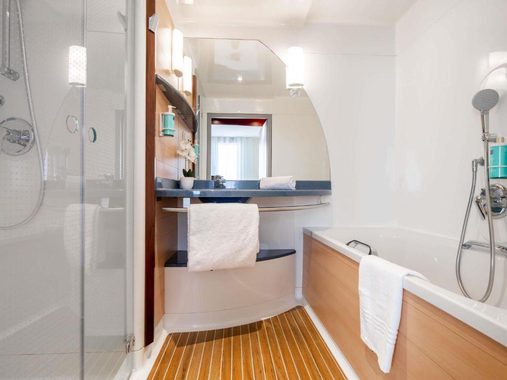 
Superior Suite with queen bed and a single bed 
