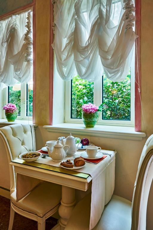 a table with a tea set in front of a window at Hotel Gardena in Venice
