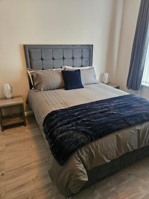 Postel nebo postele na pokoji v ubytování 2 Bedroom Flat in Wallsend, 47 Coronation St