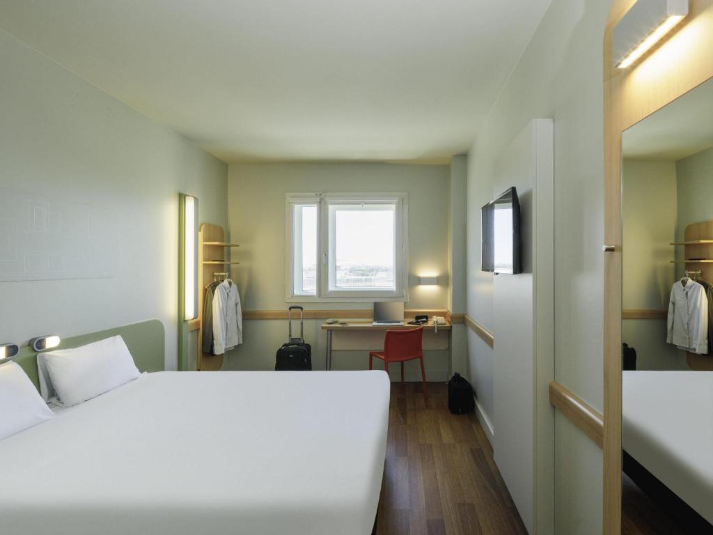 Ibis Budget Málaga Aeropuerto Avenida de Velazquez - Resim 14