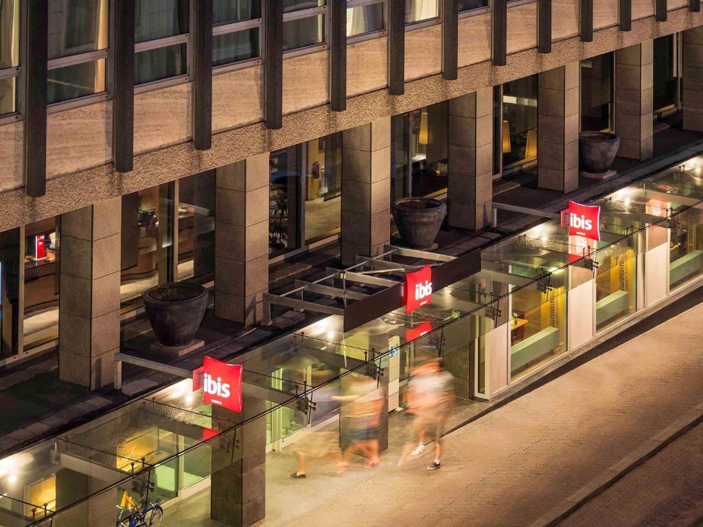 an overhead view of a building with people walking outside at Ibis Den Haag City Centre in The Hague