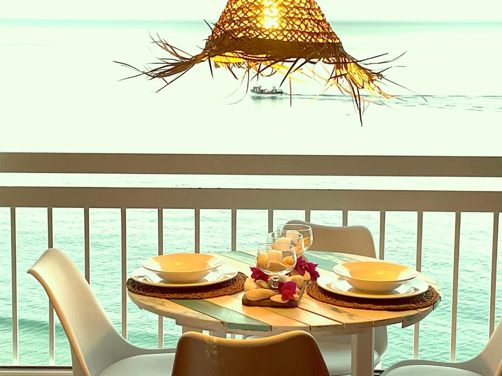 a table on a balcony with a view of the ocean at Estrela do Mar - Ocean View Apartment - Sesimbra - Falésia in Sesimbra