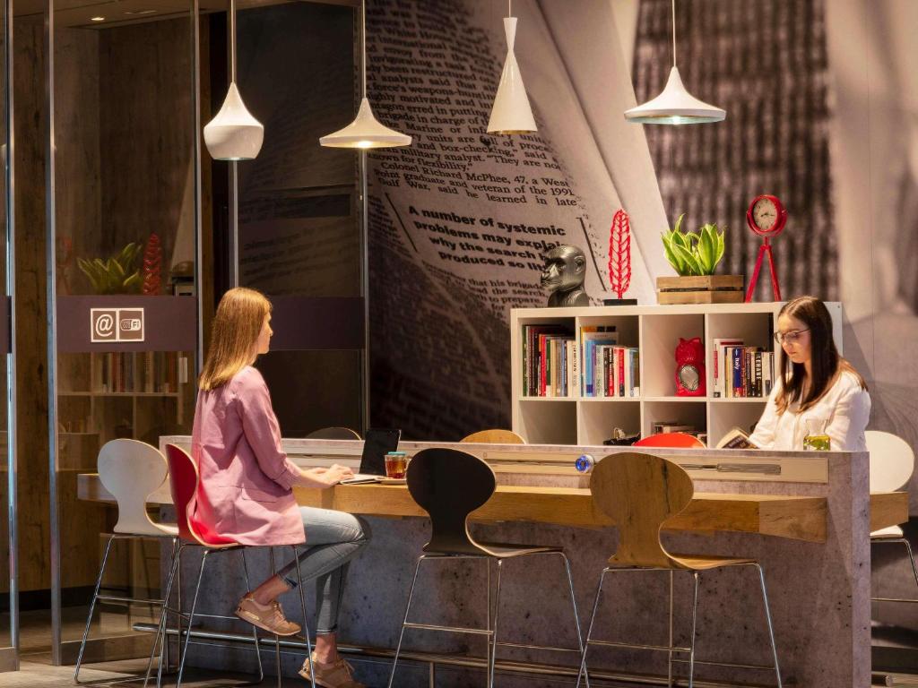 Ibis Warszawa Stare Miasto - Resim 6