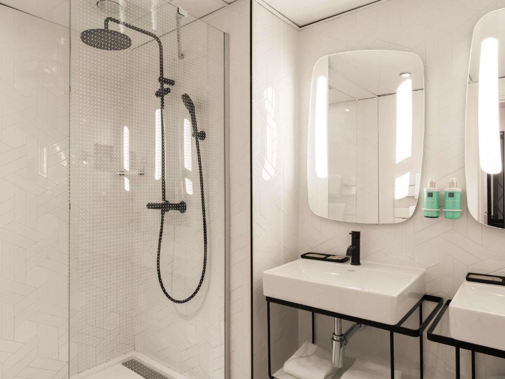 Novotel Paris 17 - Resim 41