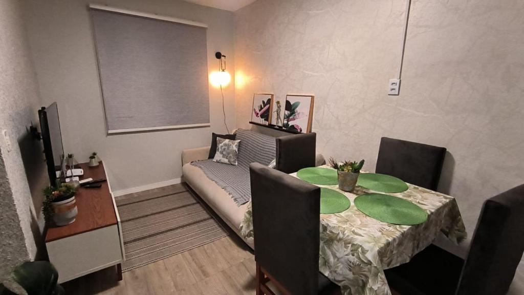 a dining room with a table and a couch at Hian's Place 01 in Foz do Iguaçu