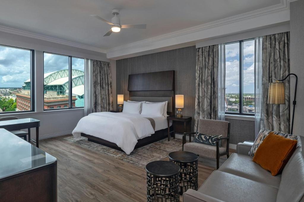 The Westin Houston Downtown photo