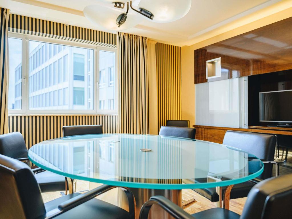 Pullman Berlin Schweizerhof - Resim 21