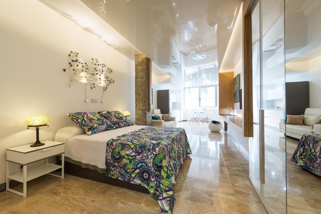 Postel nebo postele na pokoji v ubytování Suites Garden Loft Roy Lichtenstein