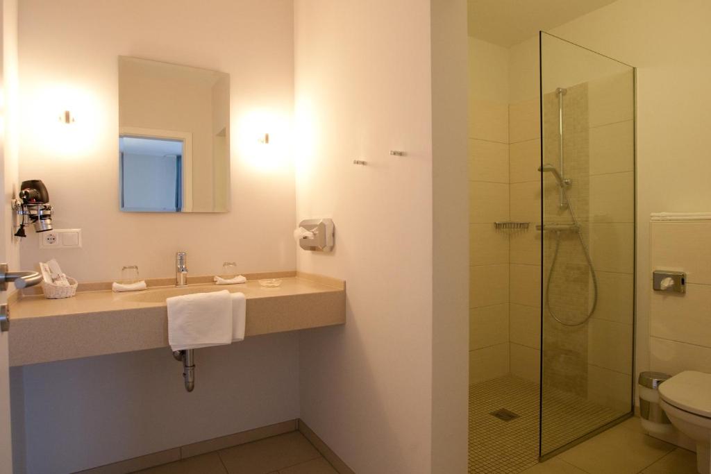 Koupelna v ubytování Frühstückshotel Seemannsbraut Amrum-adults only ab 18 Jahre-keine Haustiere-