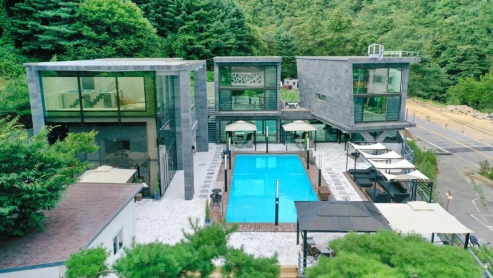 an aerial view of a house with a swimming pool at Avec J Pool Villa in Samgŏ-ri