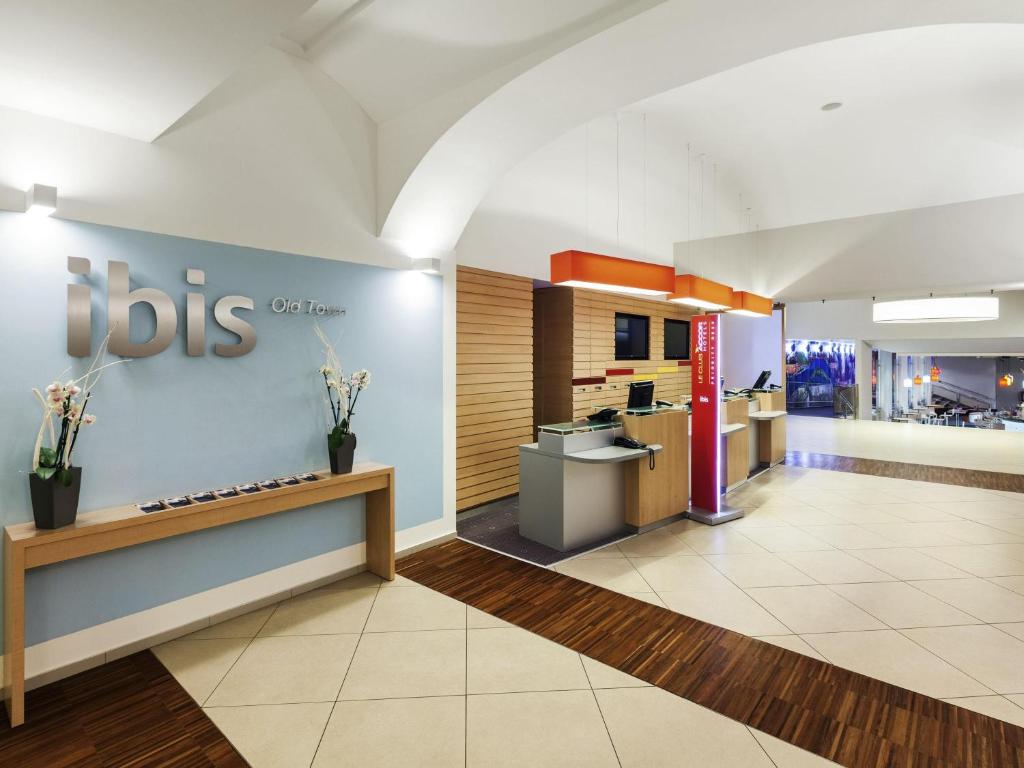 Ibis Praha Old Town - Resim 7