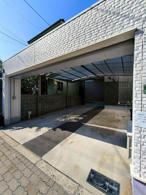 駅から近い公園前の邸宅