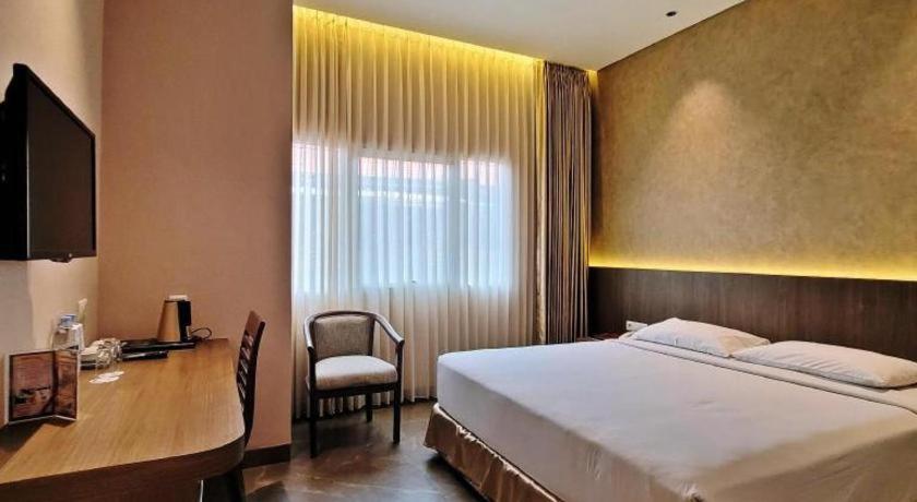 Onlayn klassik pozada ishtahani ochadi