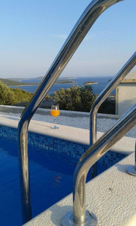 Bazén v ubytovaní Holiday Home Bepo alebo v jeho blízkosti