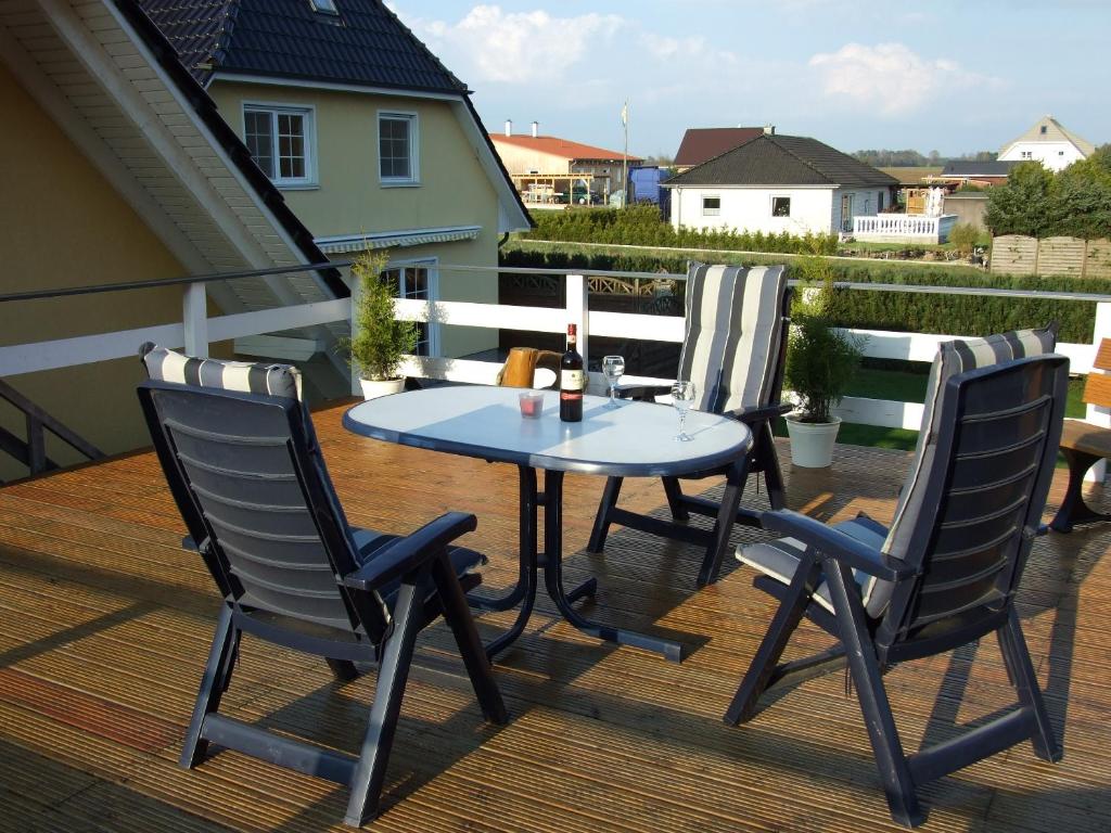 a table and two chairs on a deck at Ferienwohnung am Betschkamp in Schneverdingen
