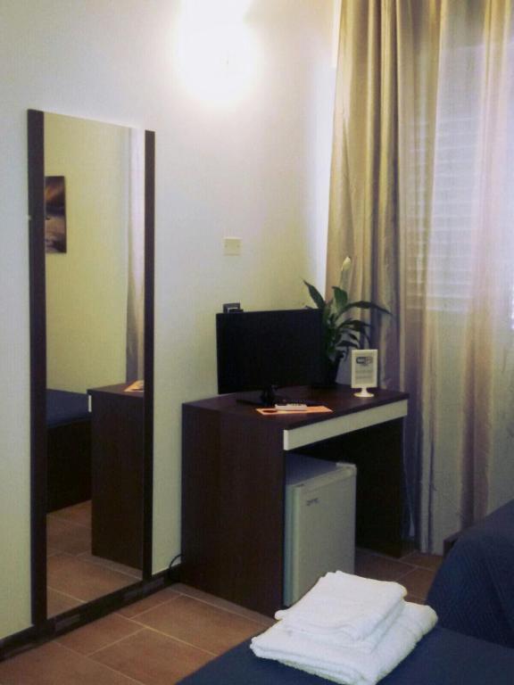 Vianova Affittacamere - Deluxe Double Or Twin Room With Garden View
