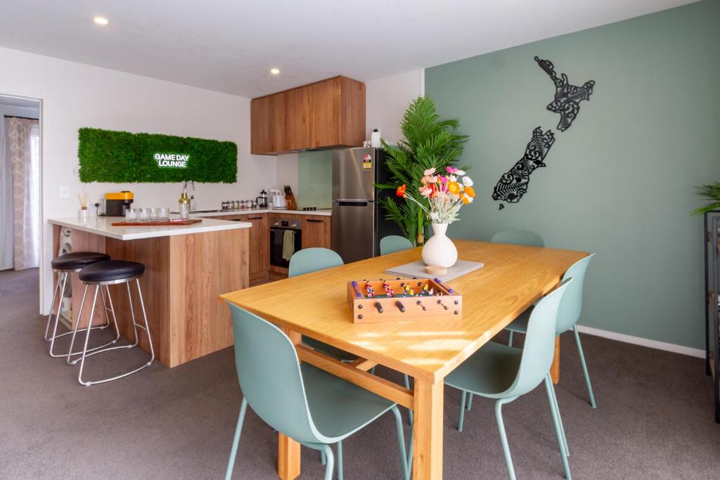 The Game Day Lounge, Walk to One NZ Stadium - Resim 17