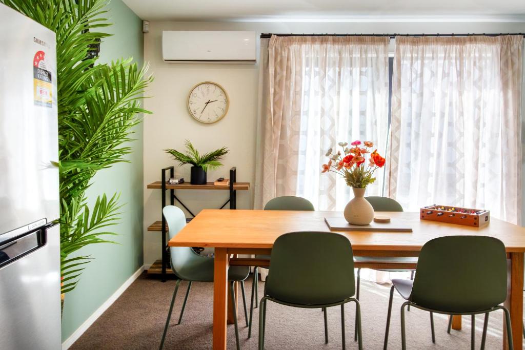 The Game Day Lounge, Walk to One NZ Stadium - Resim 30