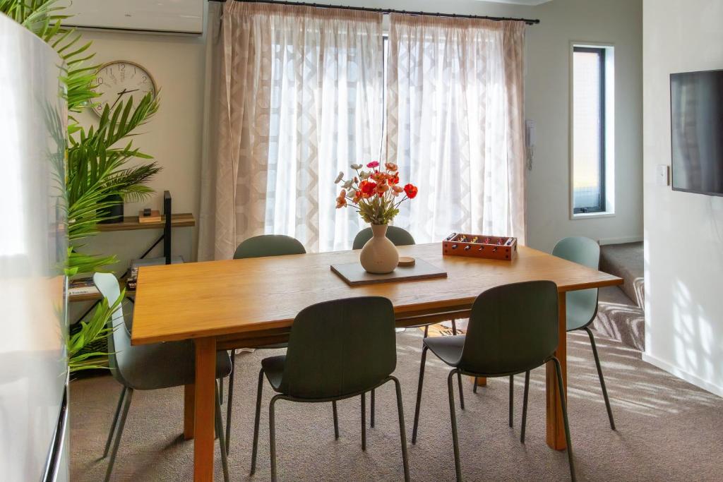 The Game Day Lounge, Walk to One NZ Stadium - Resim 34