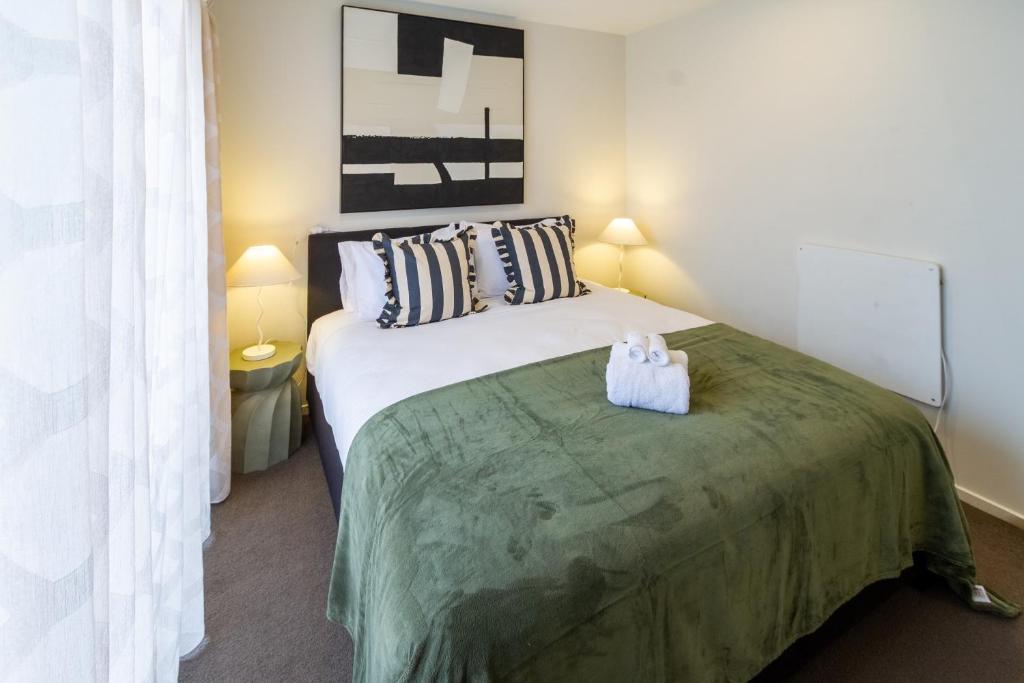 The Game Day Lounge, Walk to One NZ Stadium - Resim 39