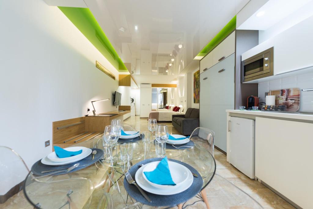 Kuchyňa alebo kuchynka v ubytovaní Suites Garden Loft Kandinsky