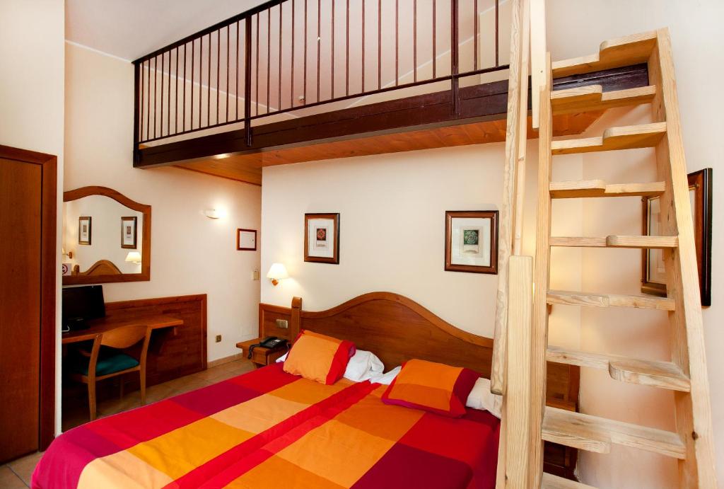 Postel nebo postele na pokoji v ubytování Hotel Montané