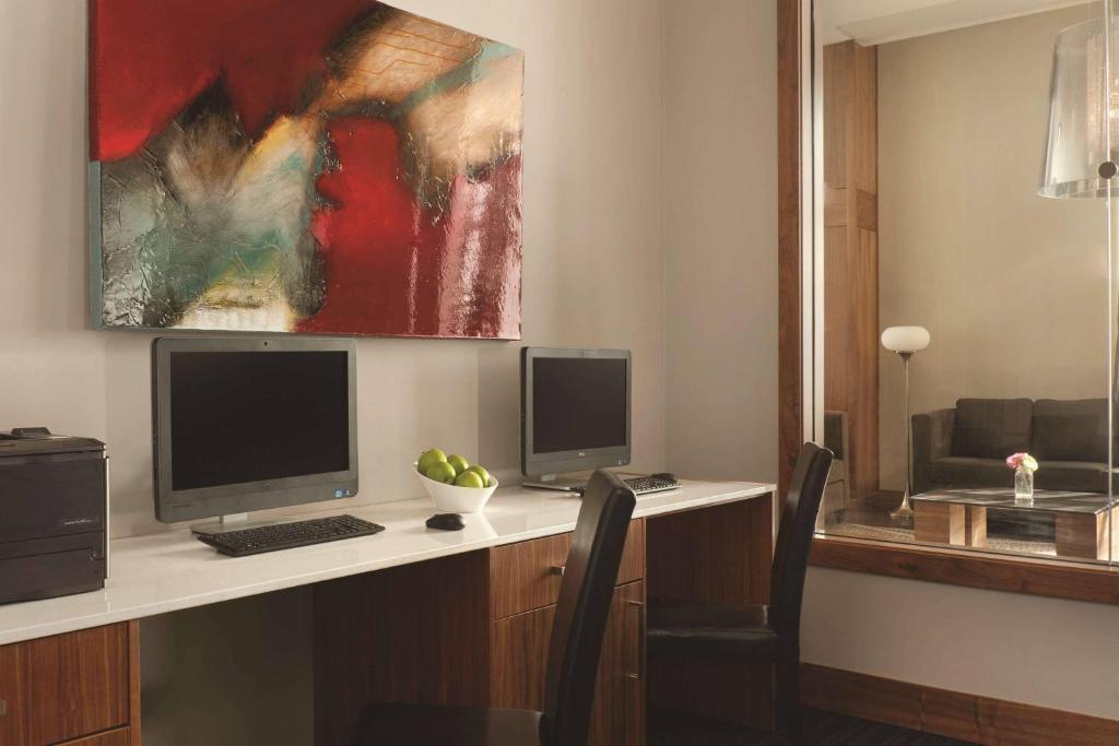 Radisson Hotel & Conference Centre Calgary Airport - Resim 31