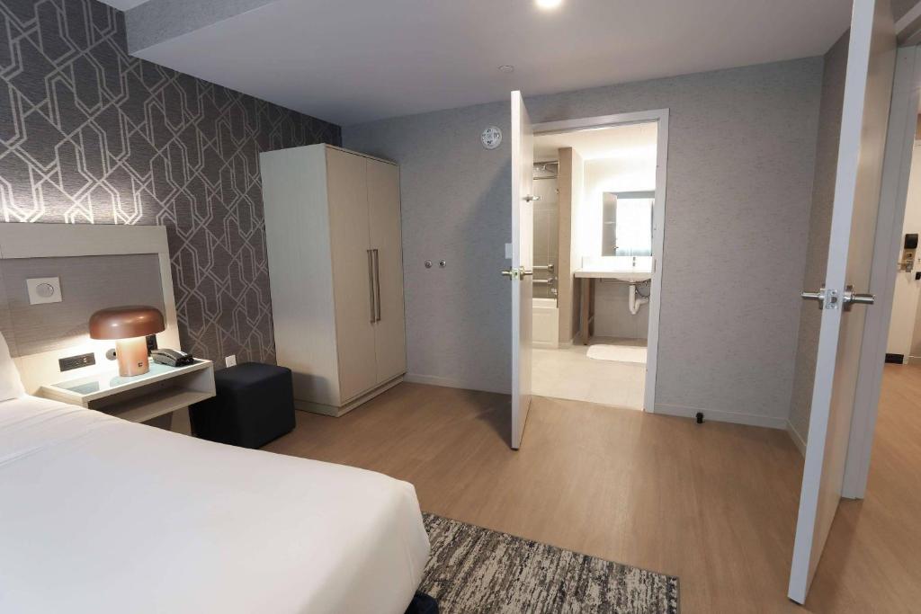 Radisson Plaza Hotel at Kalamazoo Center photo