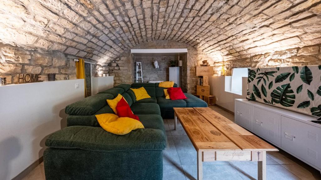 La Grotte Bourguignonne, Terrasse extérieure