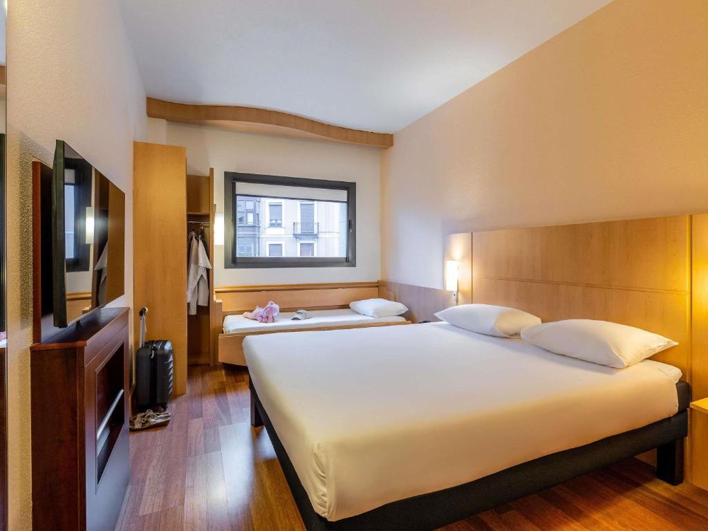 
Standard Double Room with Extra Bed
