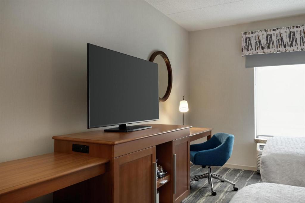 Hampton Inn & Suites - Pittsburgh/Harmarville, PA photo