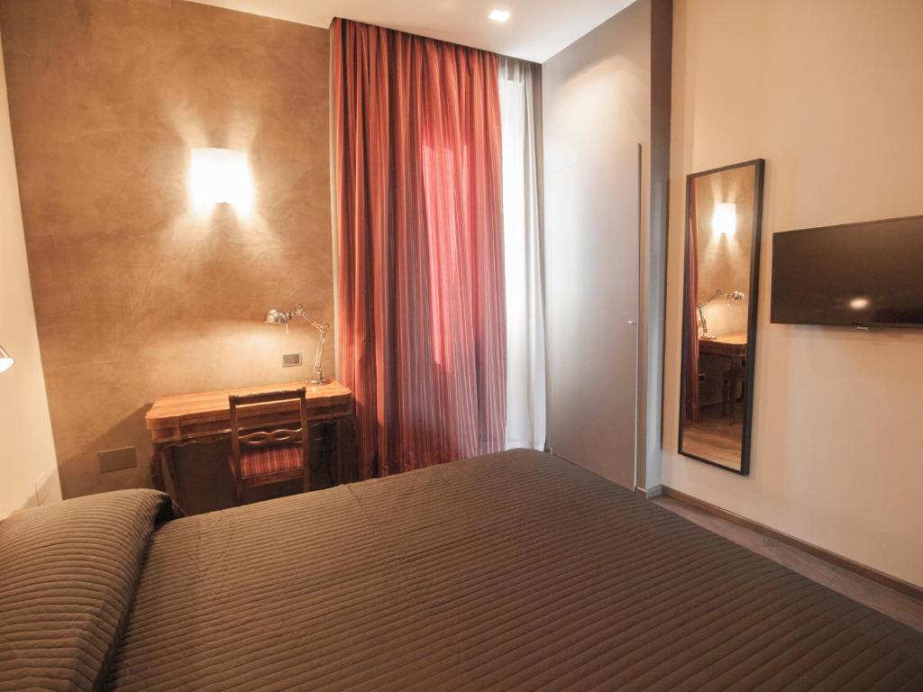 a bedroom with a bed and a desk and a desk at Novecento in Anagni