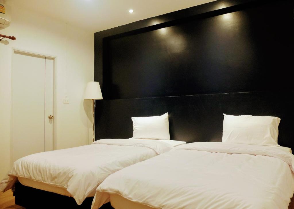 
Twin Room with Balcony
