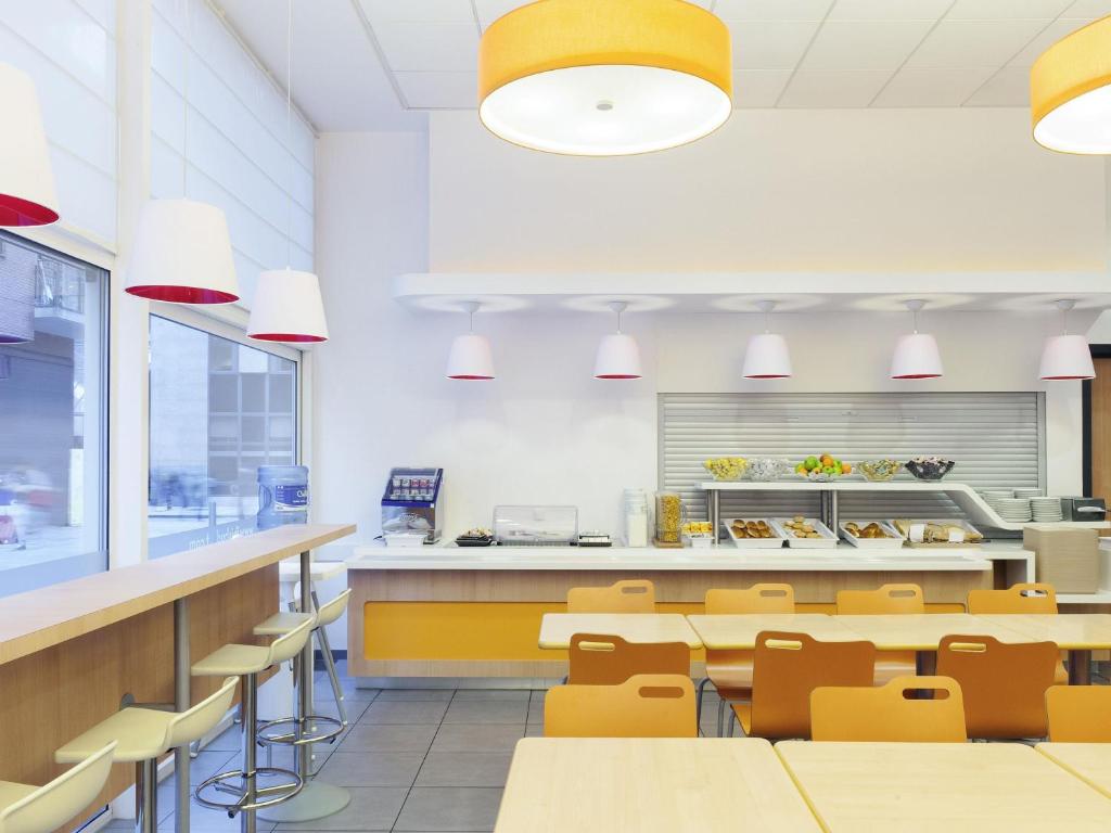 ibis budget Antwerpen Centraal Station - Resim 17