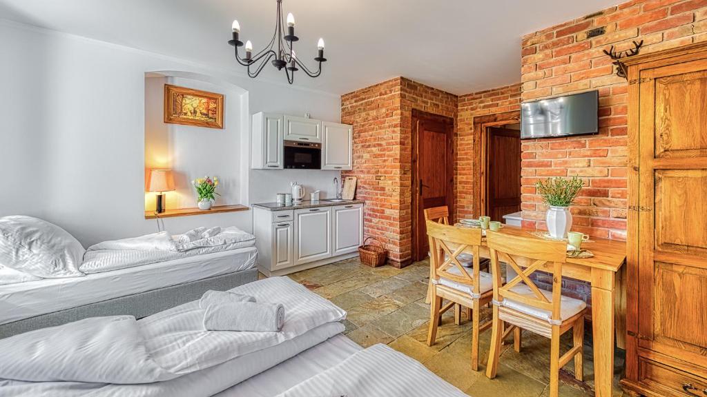 Stara Piekarnia - Dream Apart - Triple Room With Private Bathroom