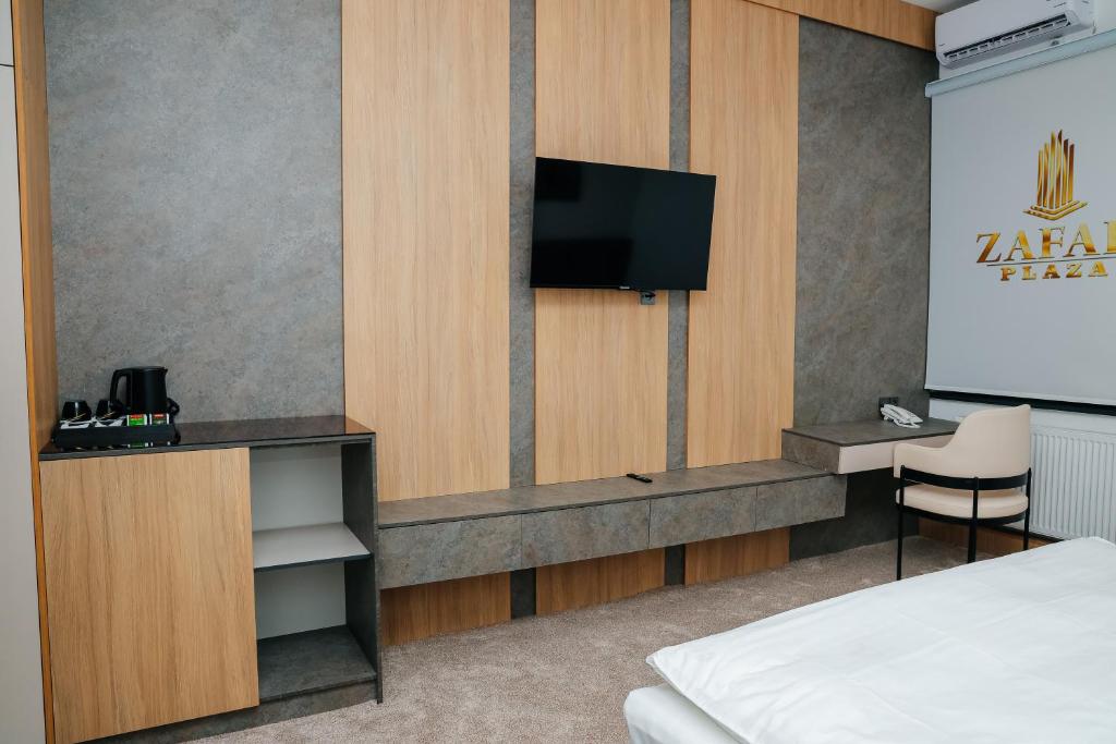 Μια τηλεόραση ή/και κέντρο ψυχαγωγίας στο Zafar Plaza Hotel